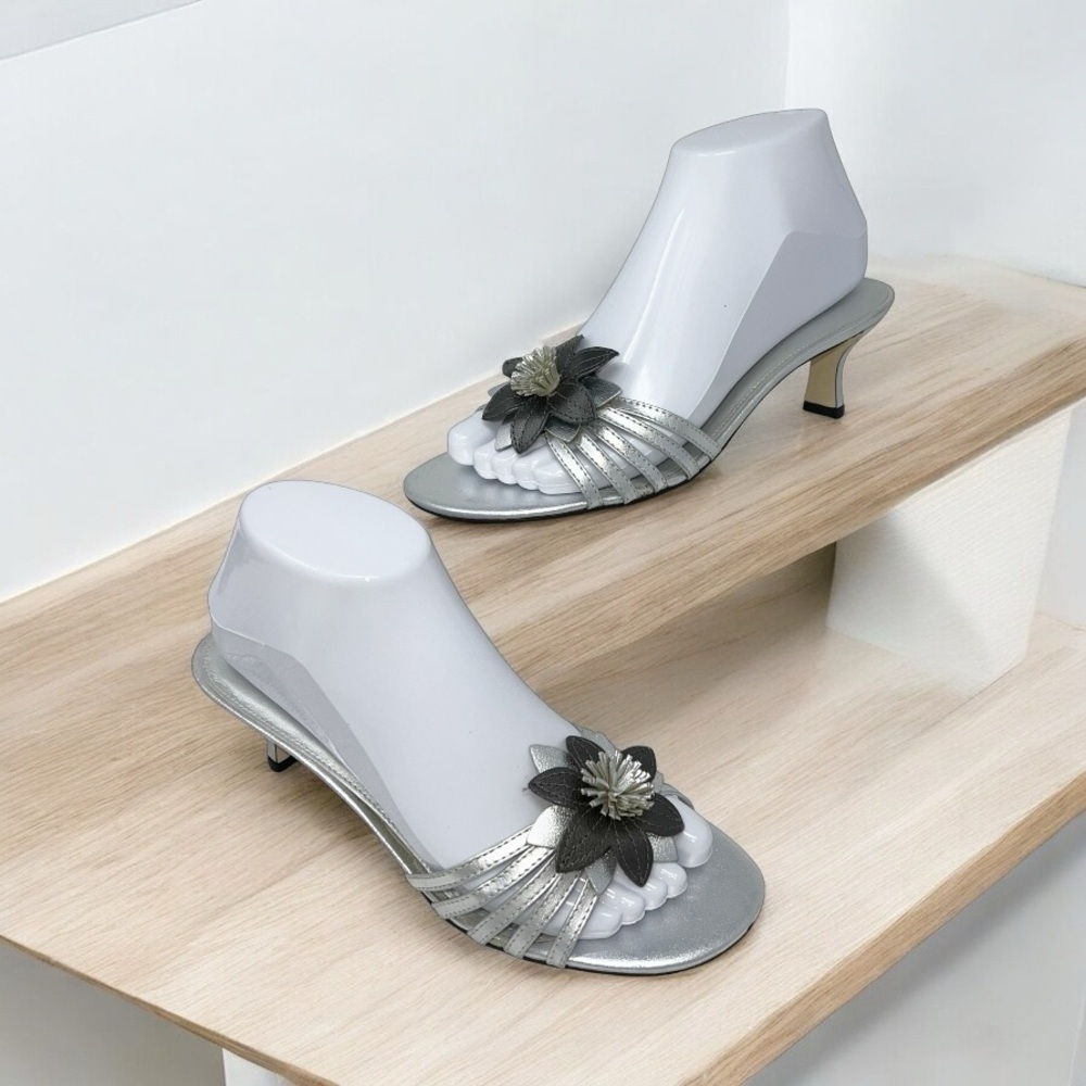 Michelle D sandals/ kitten heels silver leather with floral detail size 7 - Picture 15 of 15